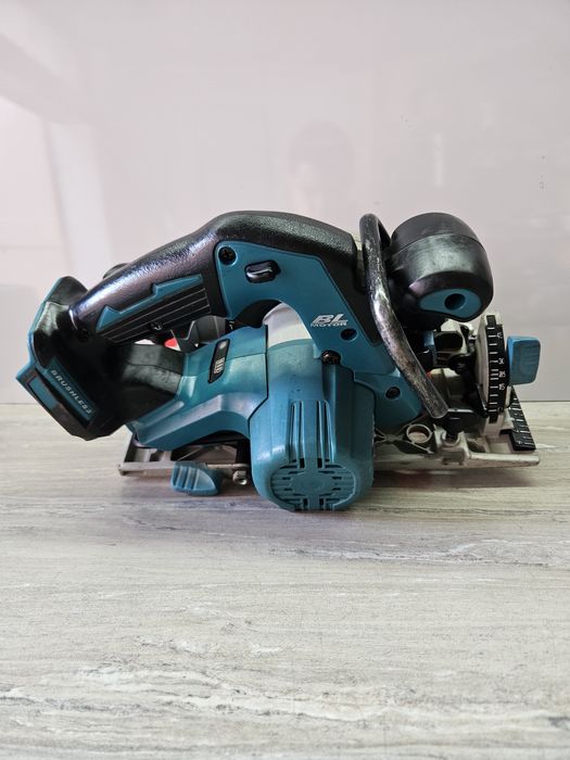 Makita Ръчен Циркуляр DHS680