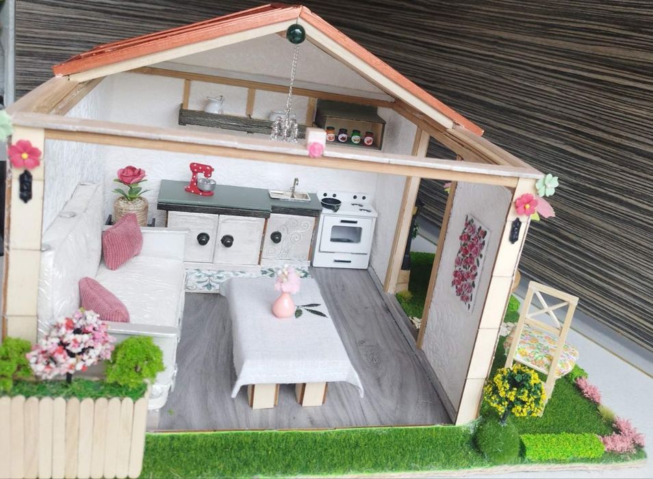 Дървена къща за кукли