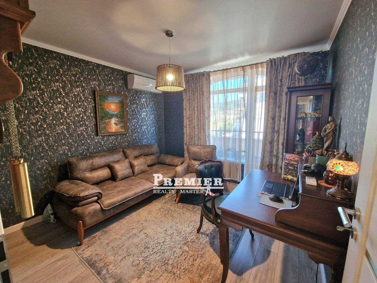 Продава се Тристаен апартамент в Свети Влас - 103 кв.м за 1942 €/кв.м - Снимка #1