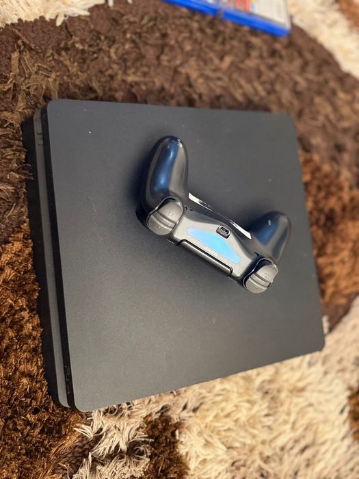 Vand Playstation 4 408gb