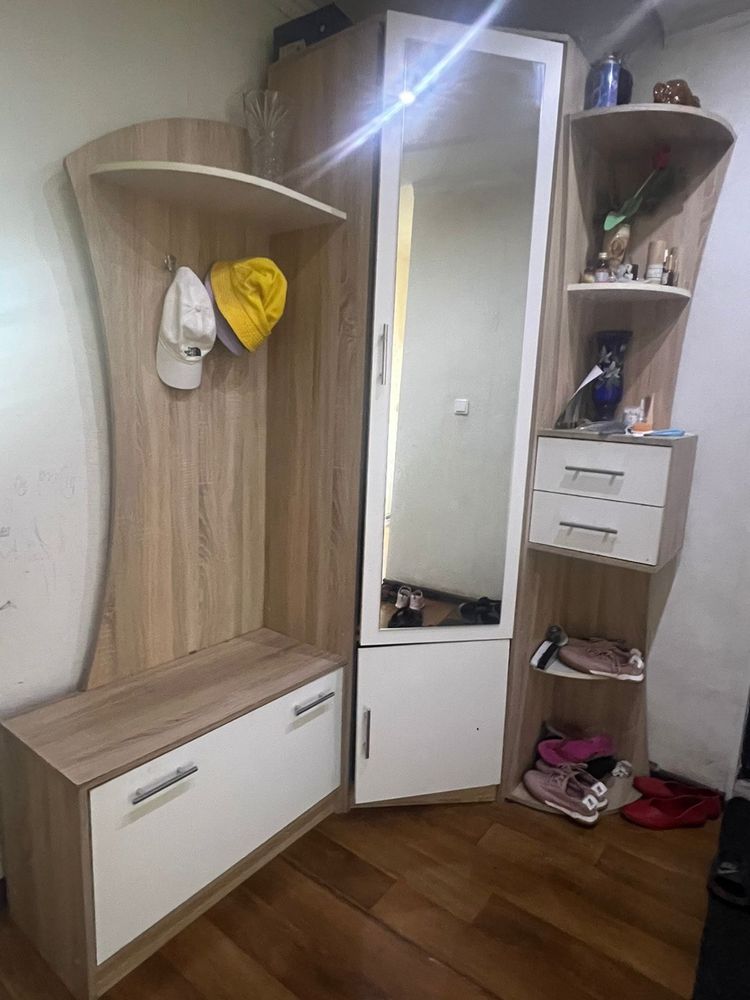 Прихожая мебель отличная
