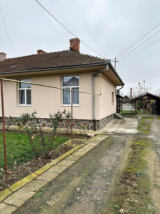 Casa cu 3 camere de vanzare