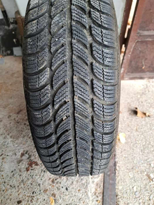 Debica Frigo 2 185/65/15 DOT 2924 с джанта ЕТ 43 4×100за Рено и други