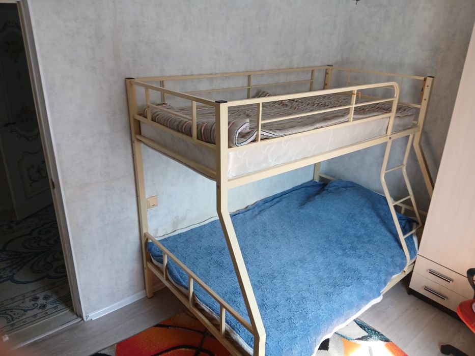 Продам кровать Двух спалка отличном состояния с матрасом!
