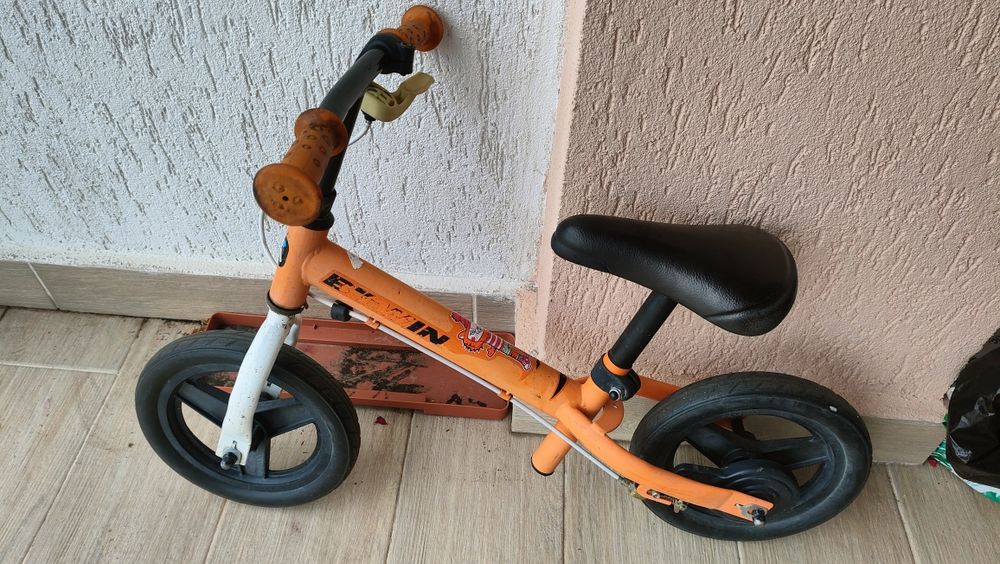 Vând trotineta, bicicleta, stare buna, ocazie