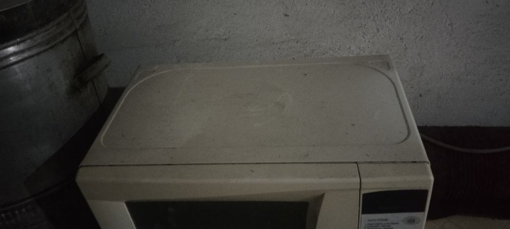 Продаётся микроволновая печь.