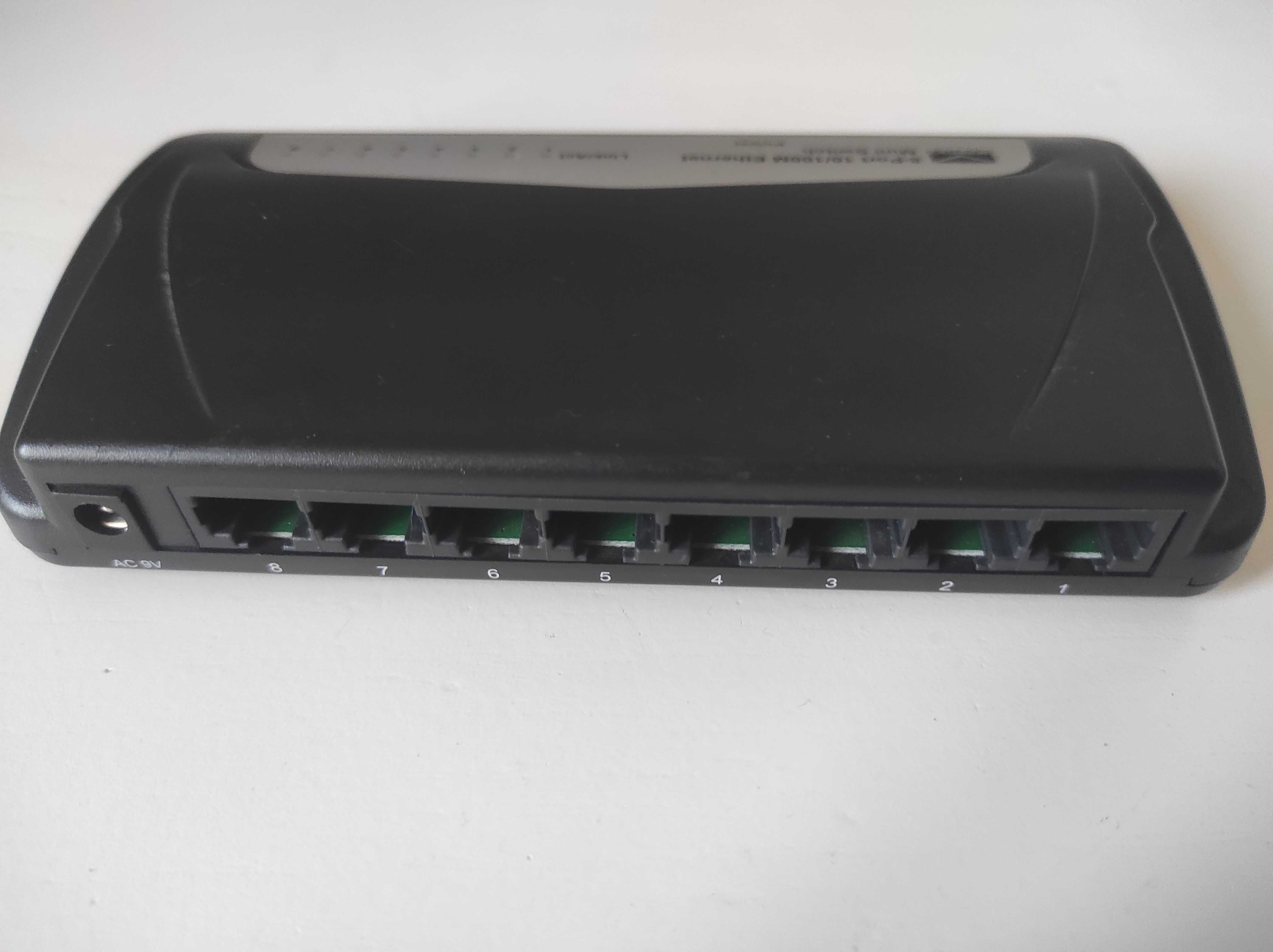 Switch Canyon 8 porturi 10/100 Mbps CN-D08P cu adaptor