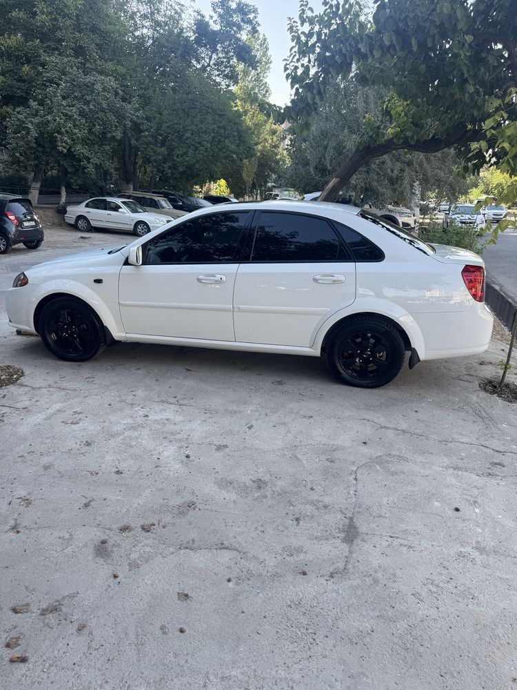 Lacetti oq toza 2021 yil 53.000 yurgan navarotlari bor