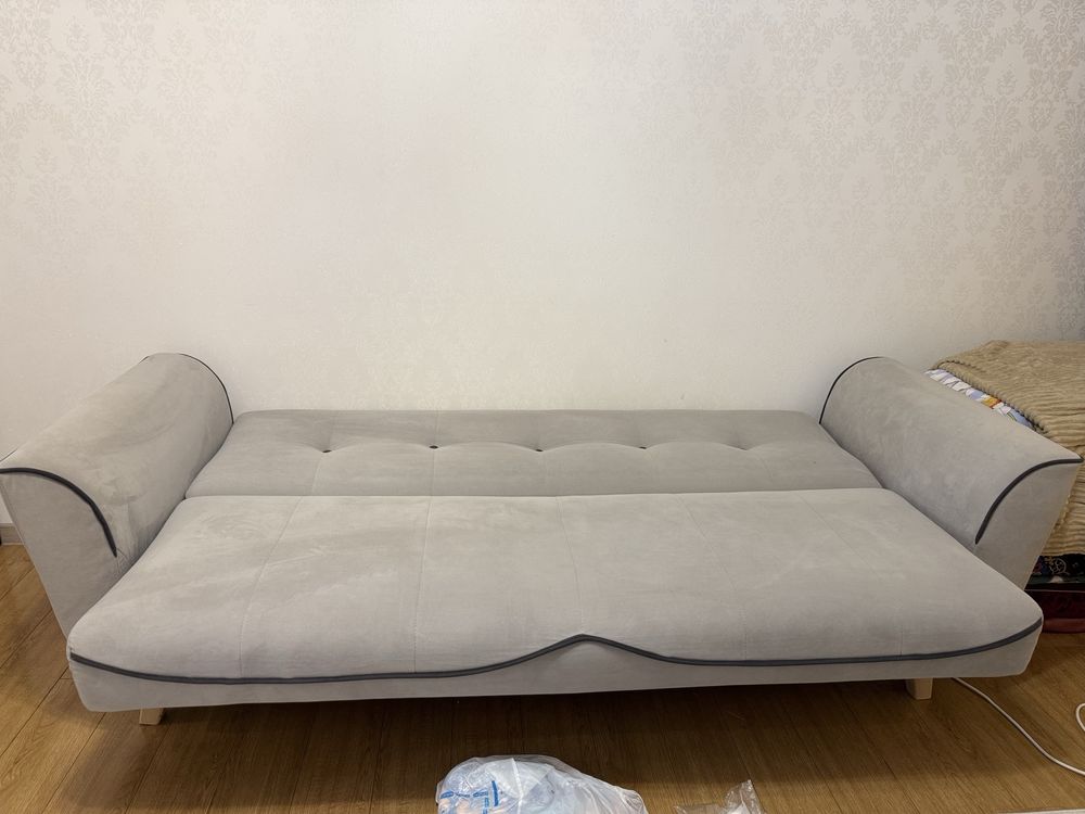 Продается диван серого цвета