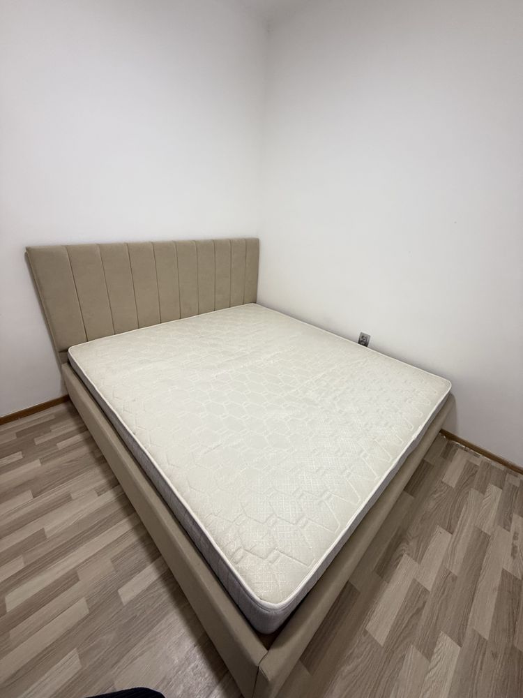 Продаю двуспальную кровать с ортопедическим матрасом
