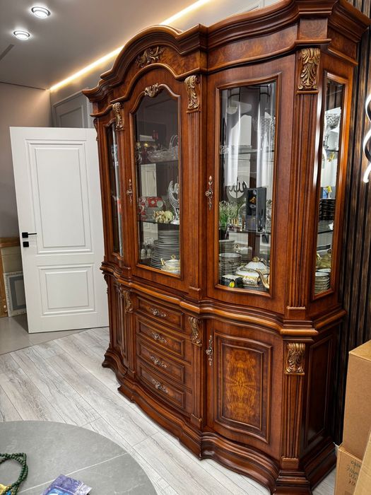 Продам гостинную мебель вместительная в хорошем состоянии