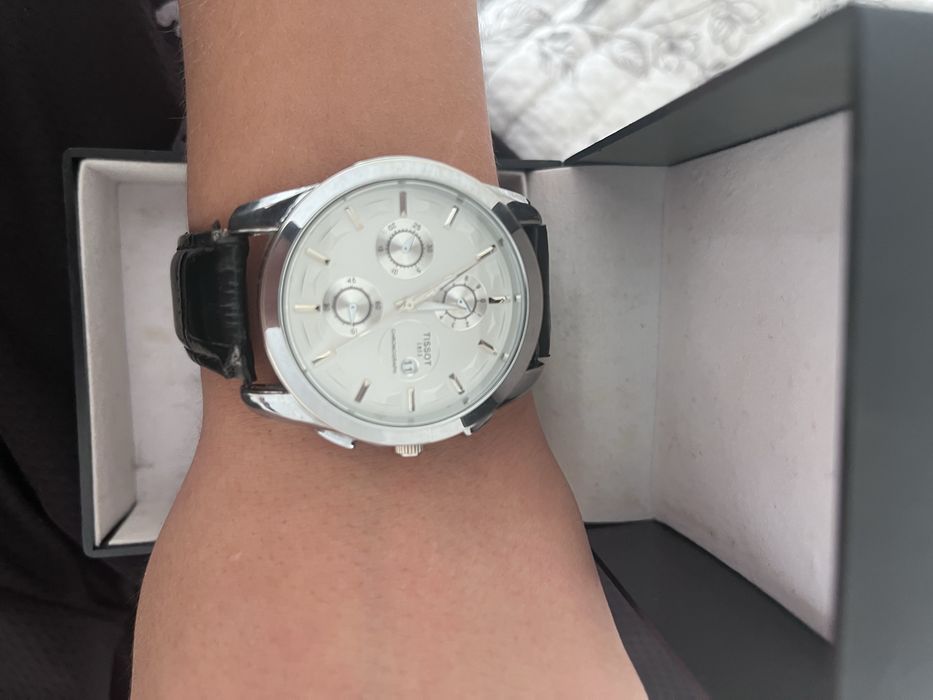 Часы TISSOT черный, белый