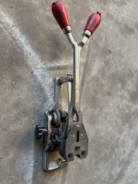 Dispoziviv legat cu banda /cleste de sertizat banda