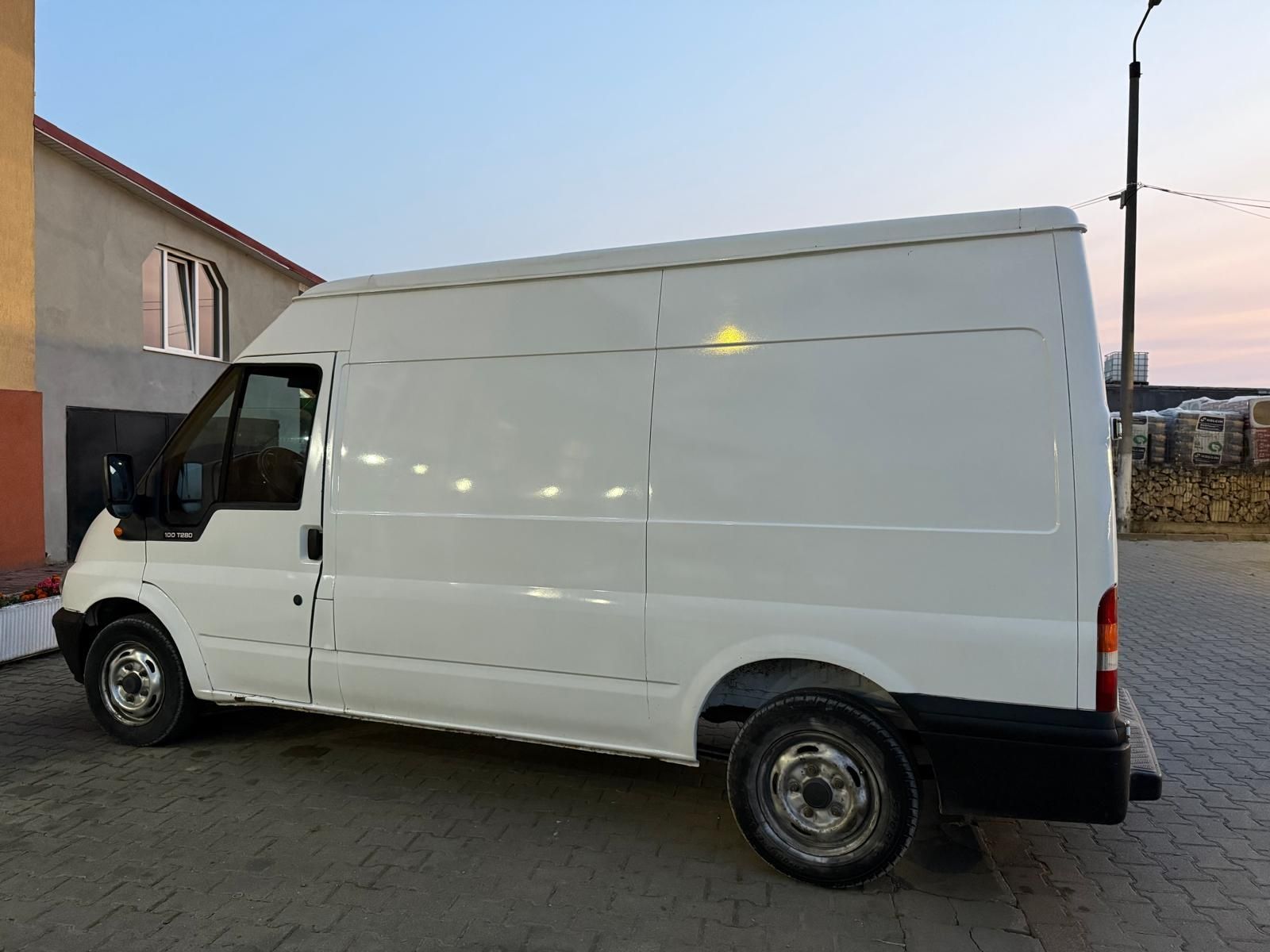 Vând Ford Transit