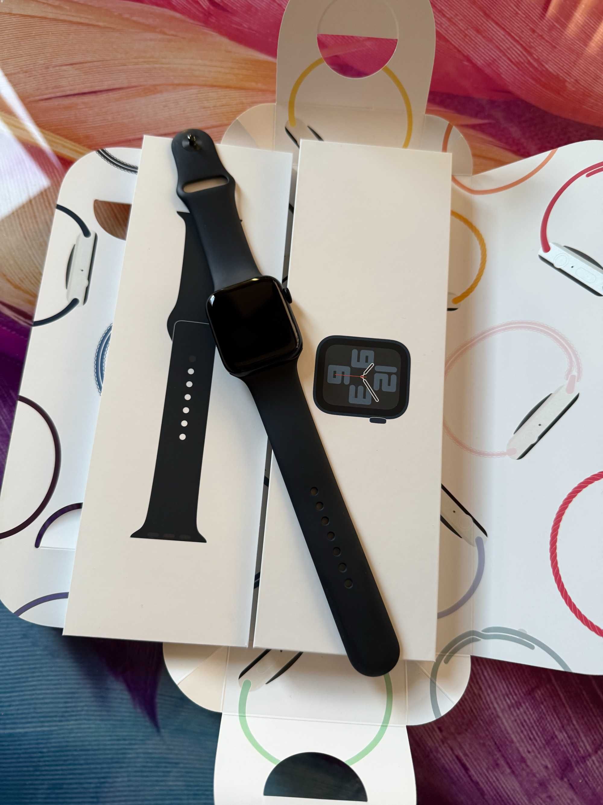 Apple Watch SE2 GPS 44mm Midnight - в гаранция