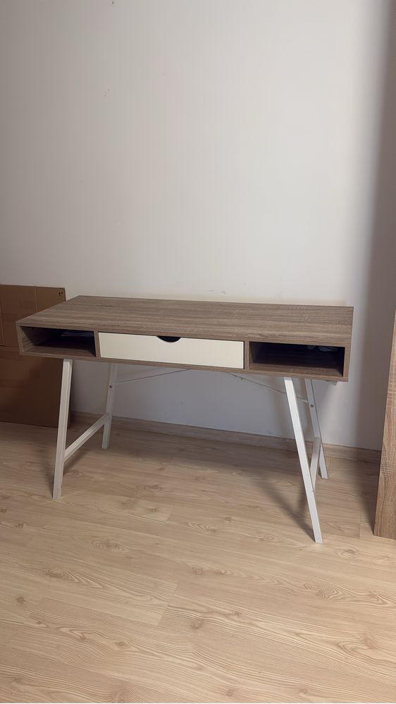 Birou de la jysk ( urgent )