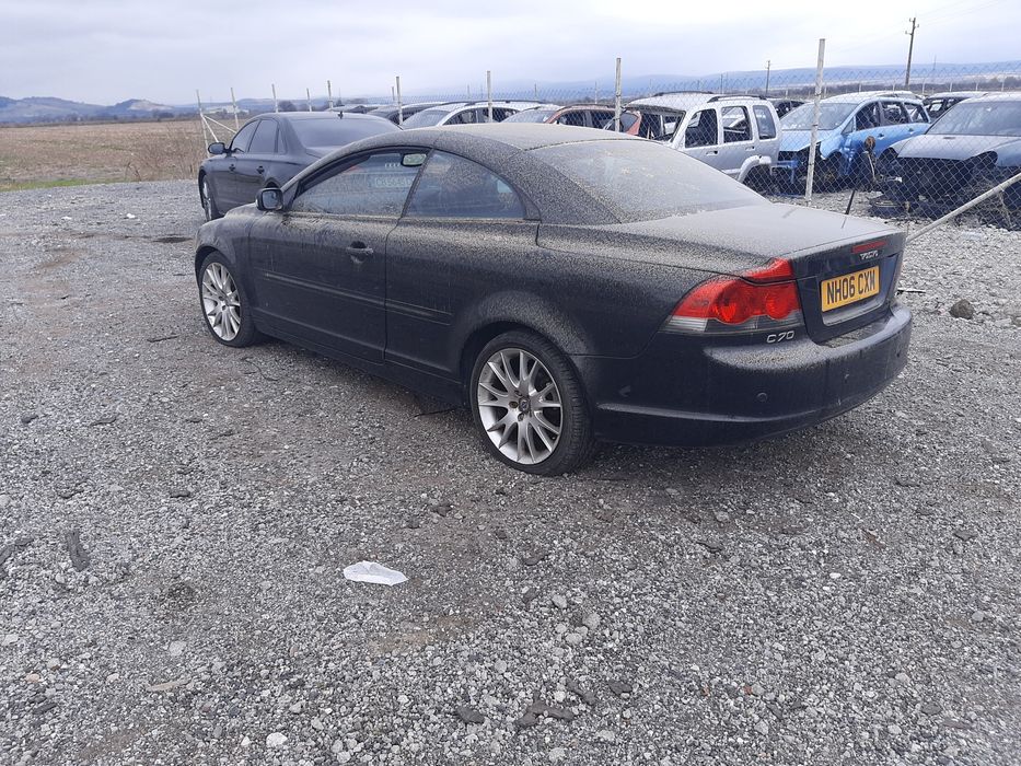 За части Volvo c70 2400 кубика бензин 2007 година
