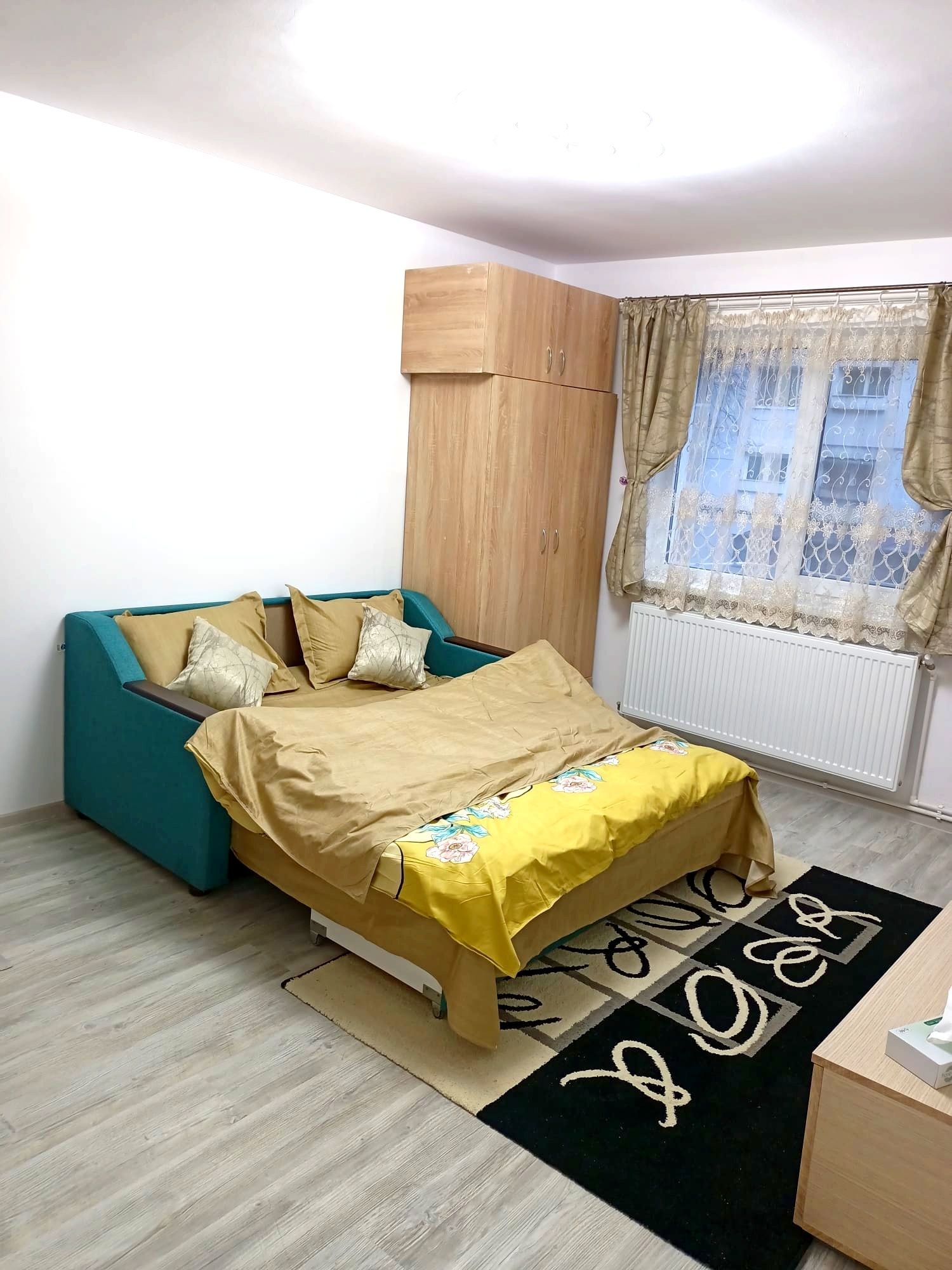 Închiriez garsonieră zona obor Brăila etaj 1 cu tot ce trebuie.Inchiri