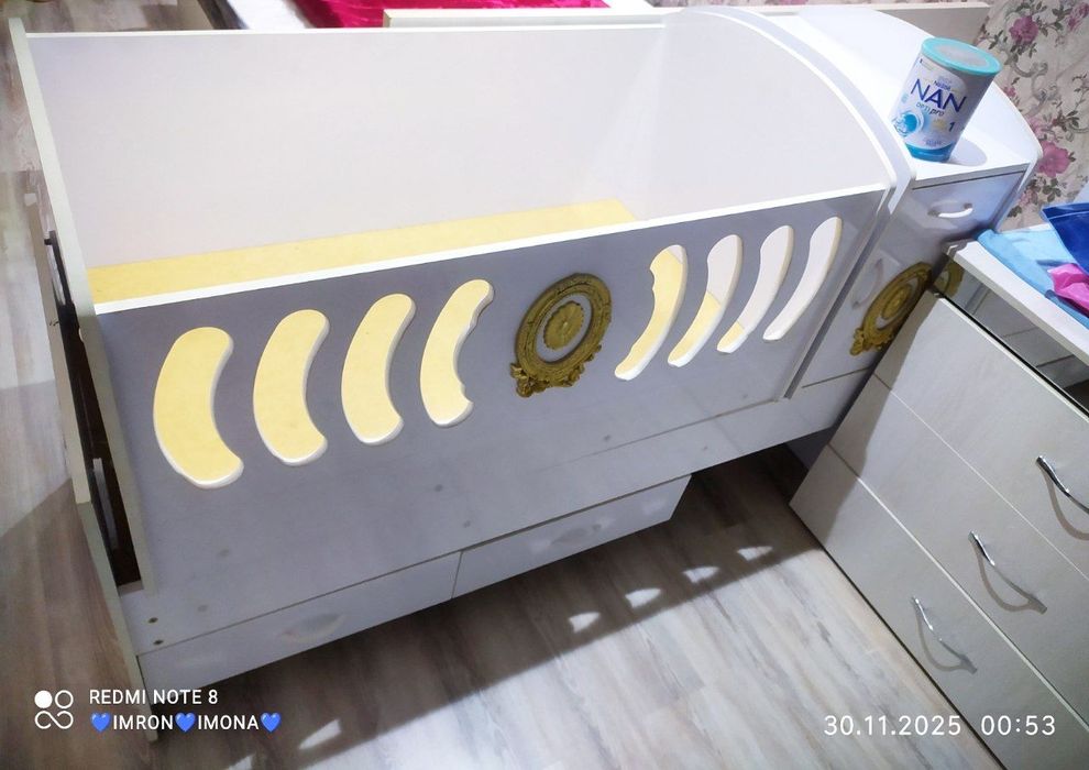 Xammasi 1yarm milionga sotiladi bonusga detskiy krovat qoshib beriladi