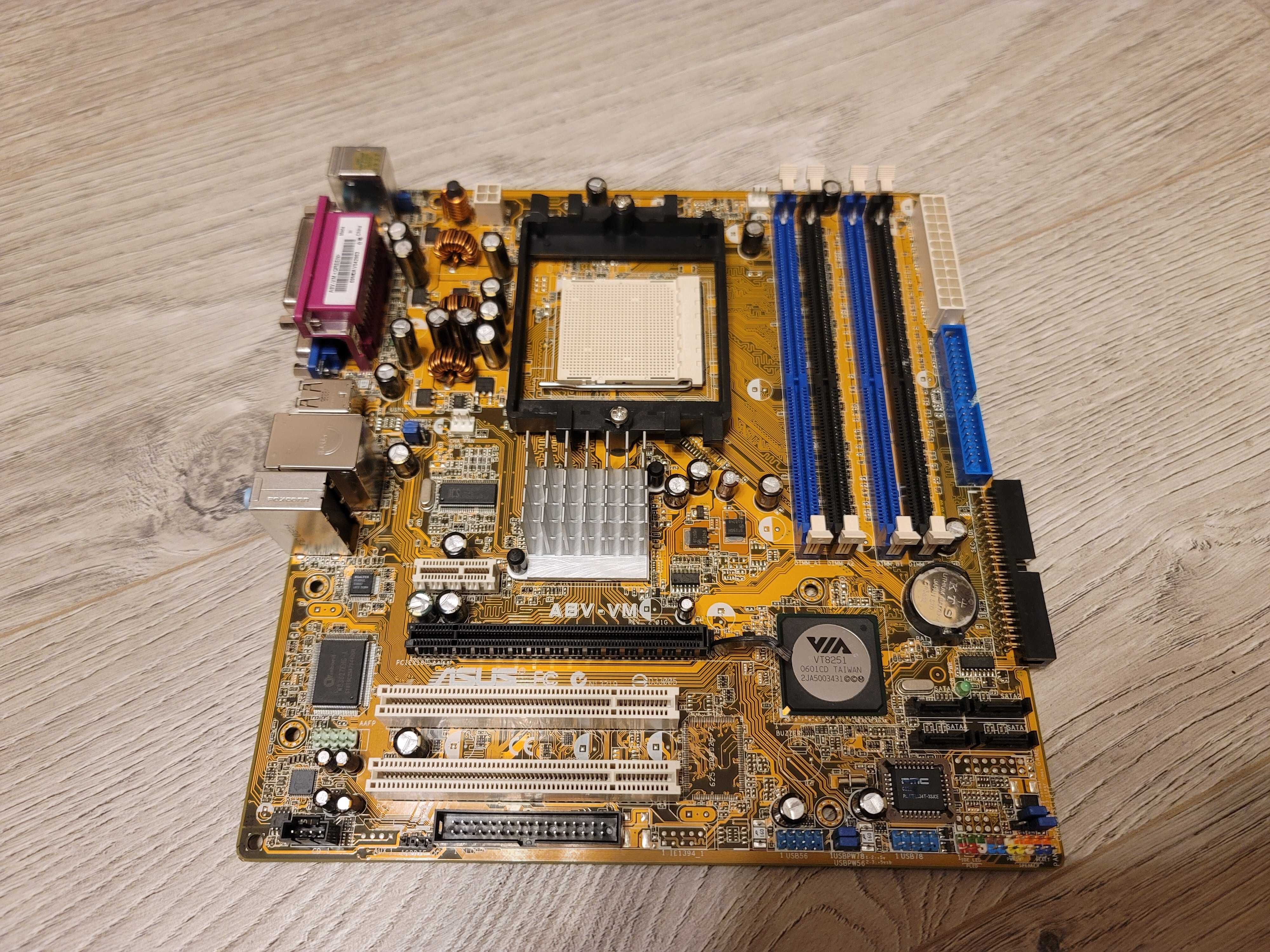 Placa de baza ASUS A8V-VM socket 939 de colectie, vintage