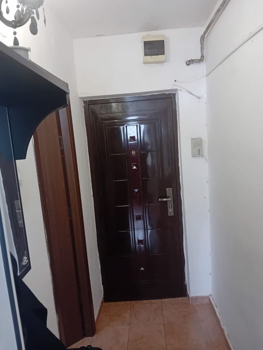 Închiriez garsoniera