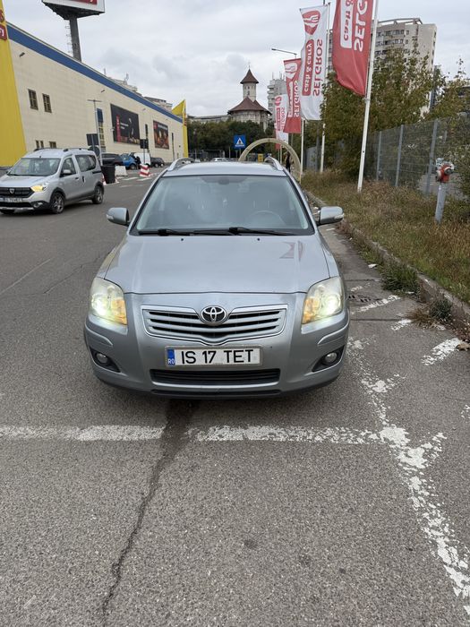 Toyota Avensis stare buna km originali am istoria pe cal vertical