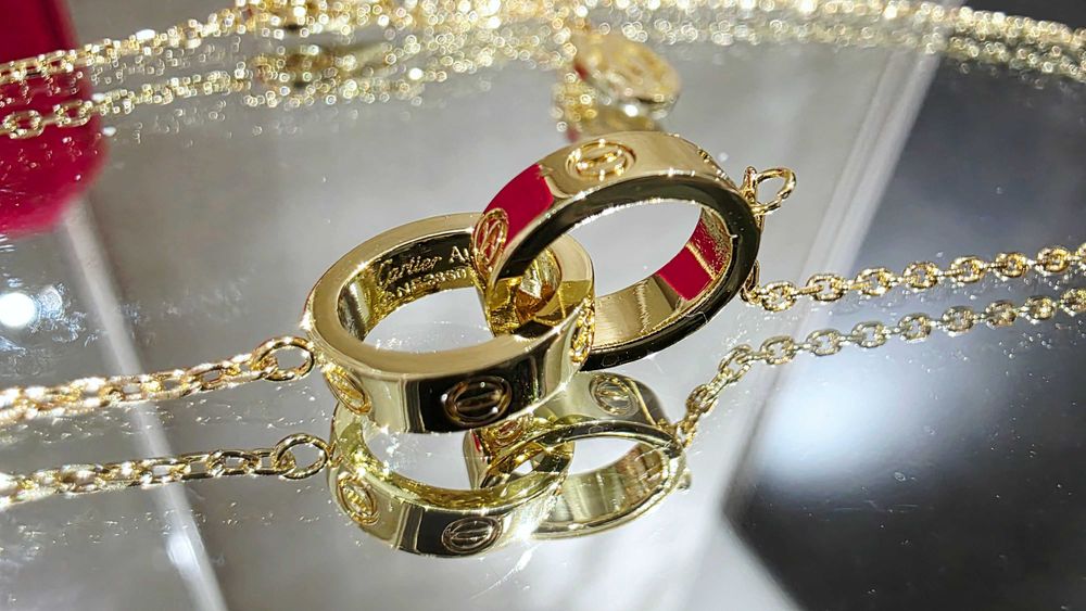 CARTIER Love Gold Pendant Дамско Колие