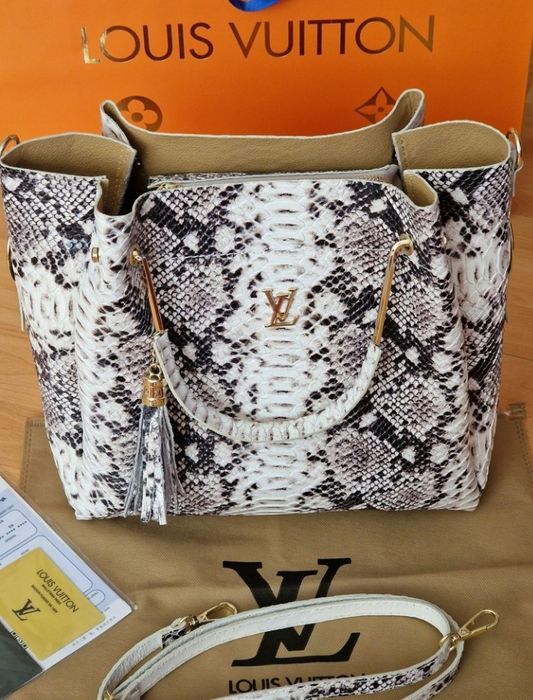 Geanta piele naturala LV,model croco,logo metalic auriu,saculet, etich