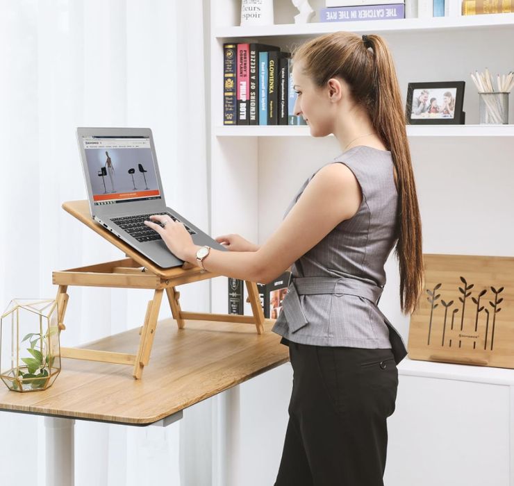 Бамбукова поставка за лаптоп