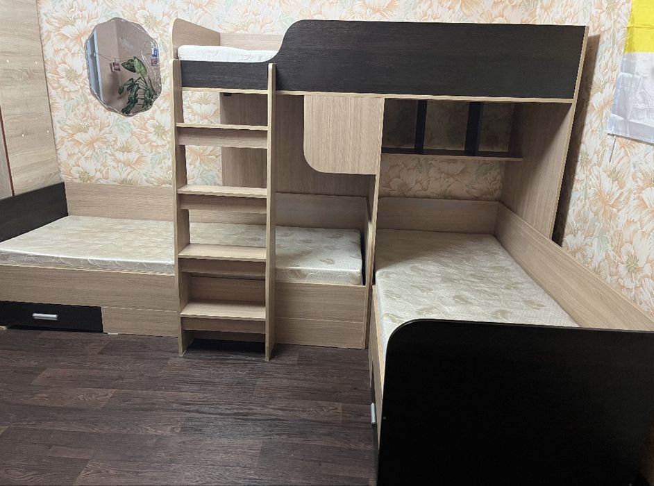 трех ярусная кровать
