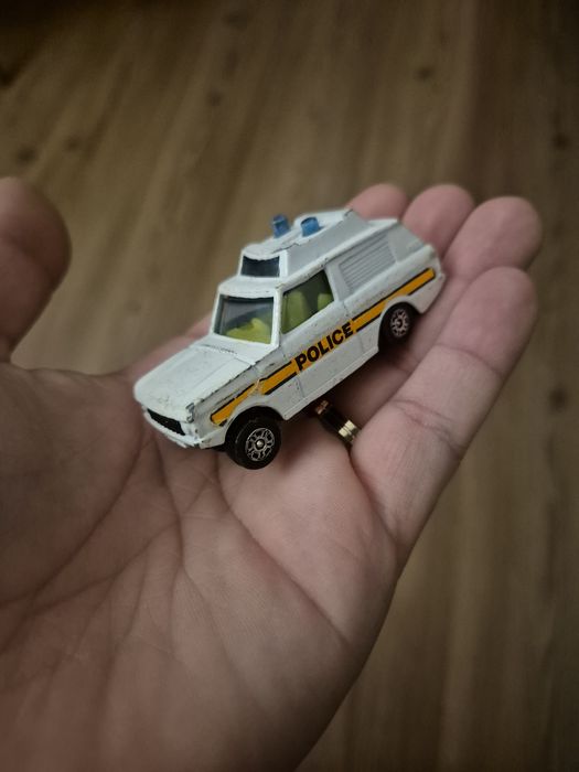 Corgi juniors range rover police