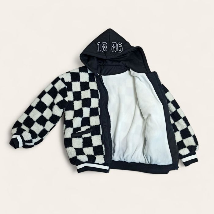 АРЗОН НАРХДА Куртка для девочки продаётся