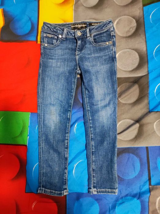 Отлични дънки GUESS за 3-4 г. за 10 лв.