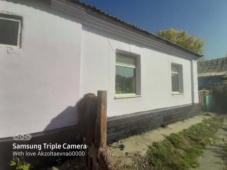 Продам дом с хоз.постройкой и земел. 3х комн. 1960 г.в. Кирпичный дом.