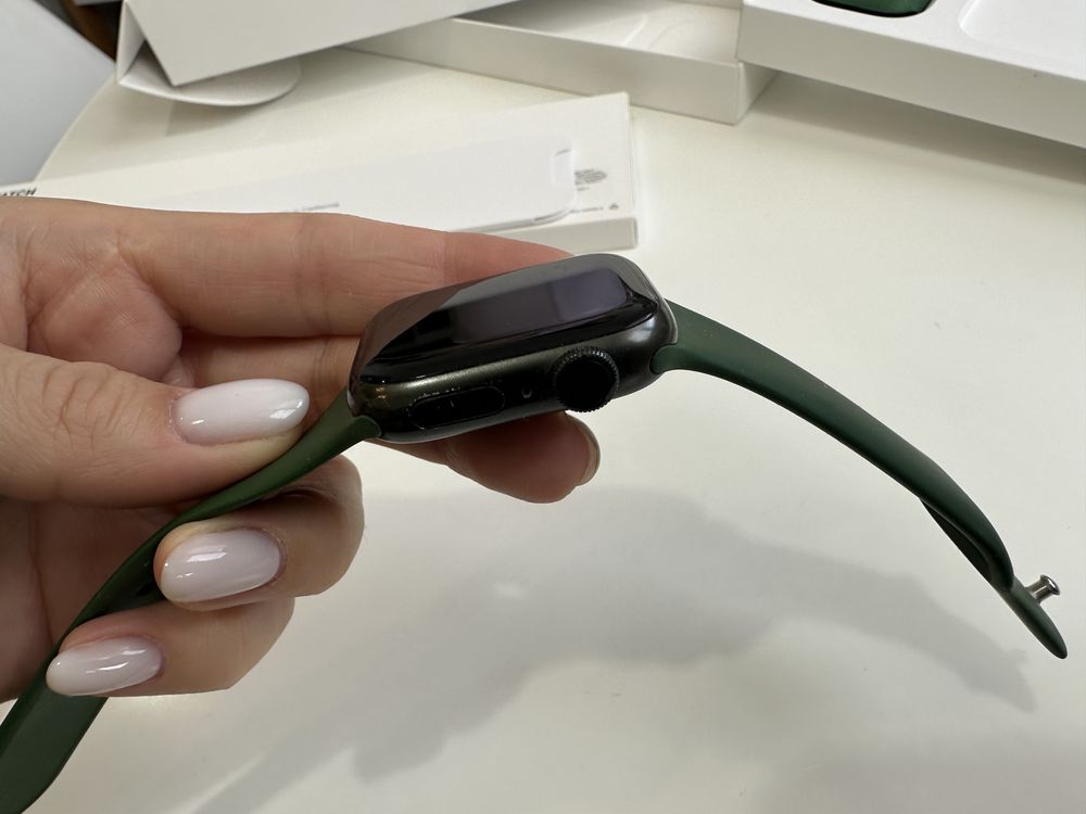Продам Apple Watch series 7