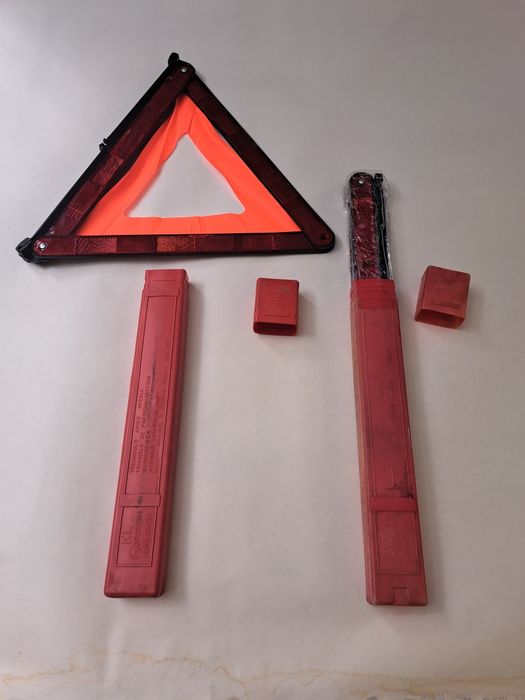 Doua triunghiuri auto