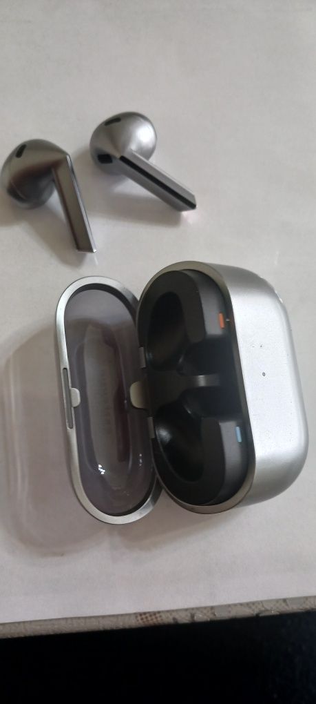Продавам Samsung buds 3