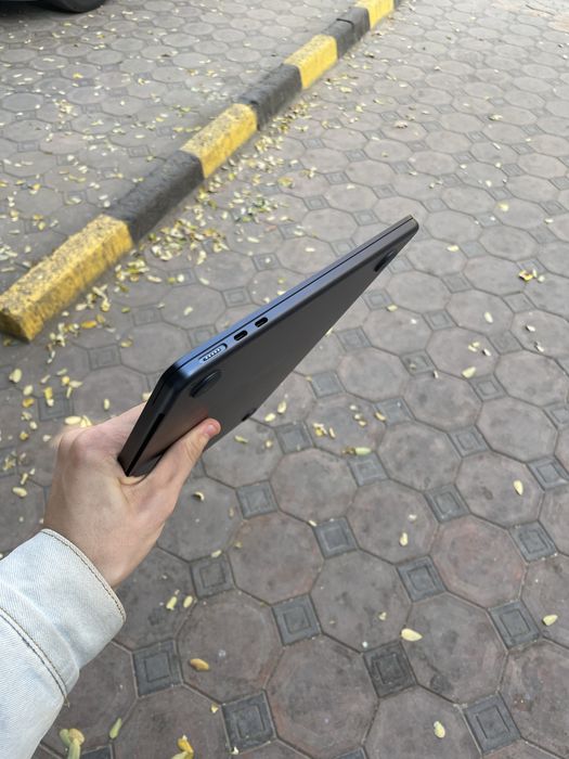 Macbook air m2 16/256 16-ram 100% 22 ta sikl 25 soatgacha yetadi quvat