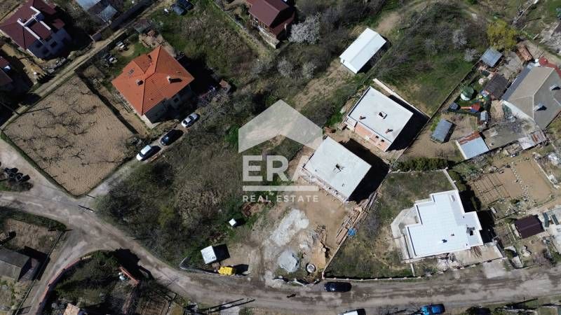 Двуетажна новопостроена къща за продажба, с морска панорама и двор, в