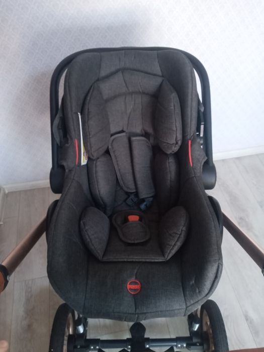 Продам детскую прогулочный коляску Teknum