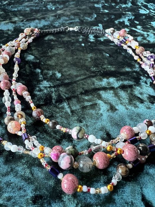 Колие от полускъпоценни камъни