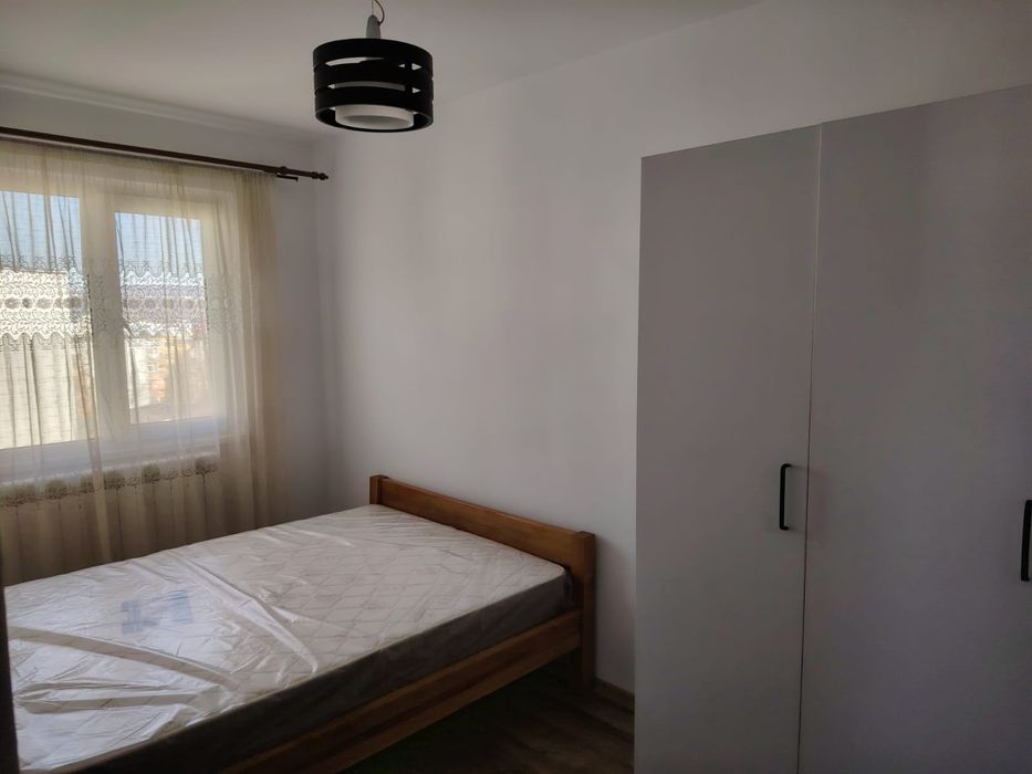 Apartament 3 camere de închiriat