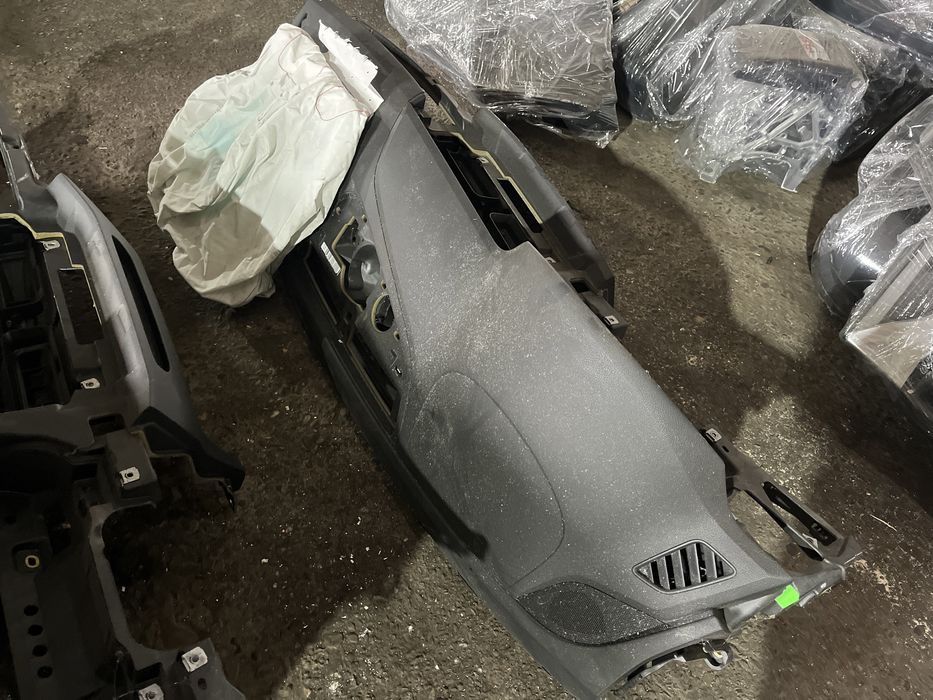 Plansa bord avariata / defecta / sparta Audi A4 B9 A5 8W