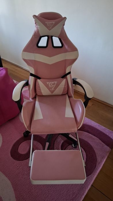Scaun gaming roz cu suport picioare