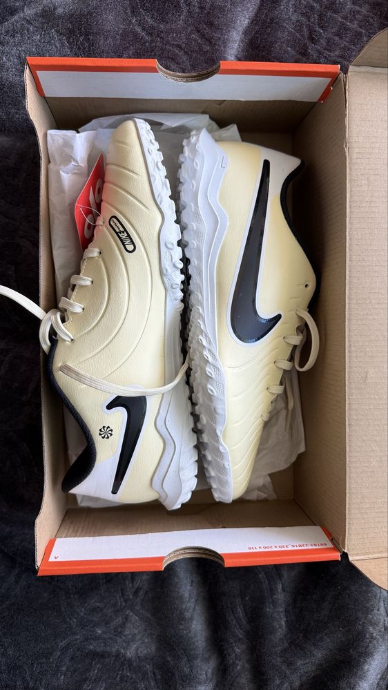 Продавам чисто нови маратонки Nike