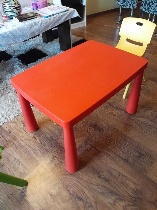 Детска маса Икеа, 2 столчета