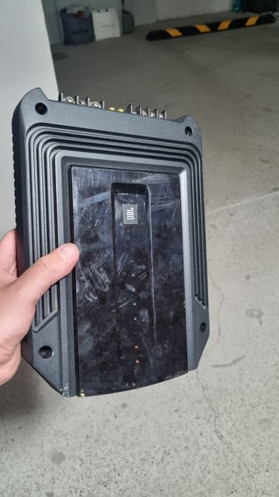 Subwoofer auto si statie amplificare JBL