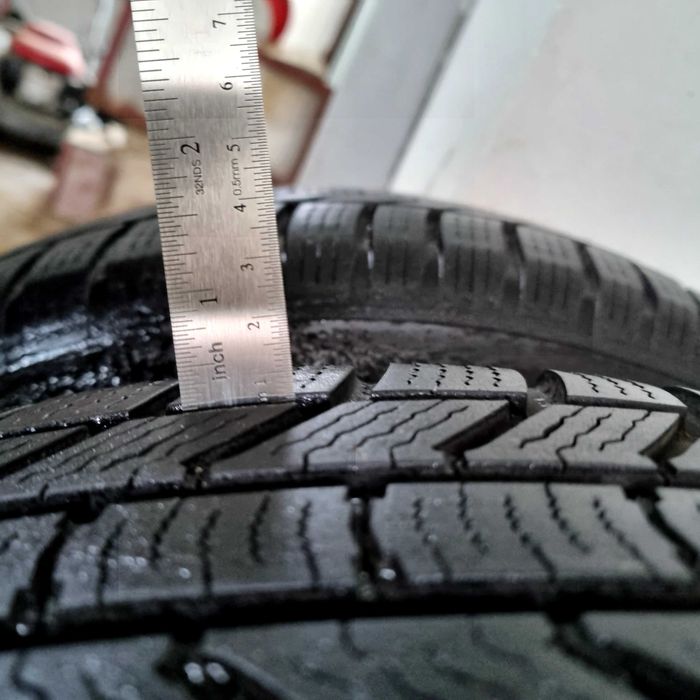 Jante cu anvelope de iarna 215 65 17