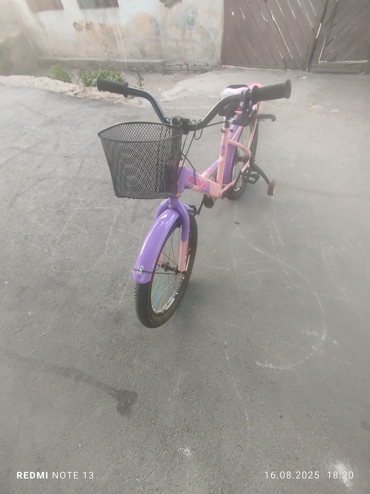 Prodayotsya velosiped dlya devochek. Velosiped sotiladi. Sostoyaniye n