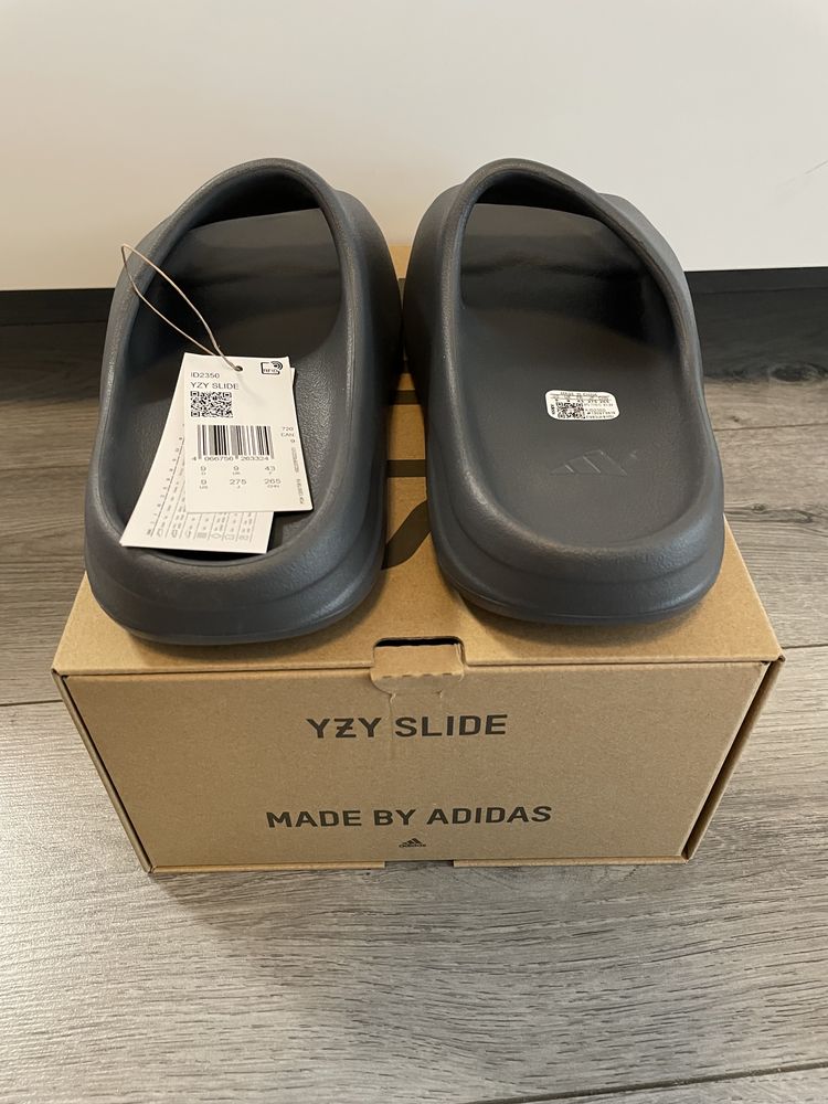 Yeezy Slides, 43